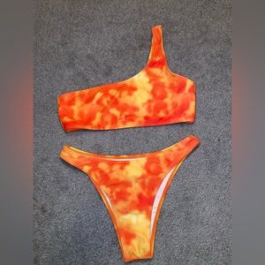 ORANGE TYE DYE ONE SHOULDER BIKINI🧡